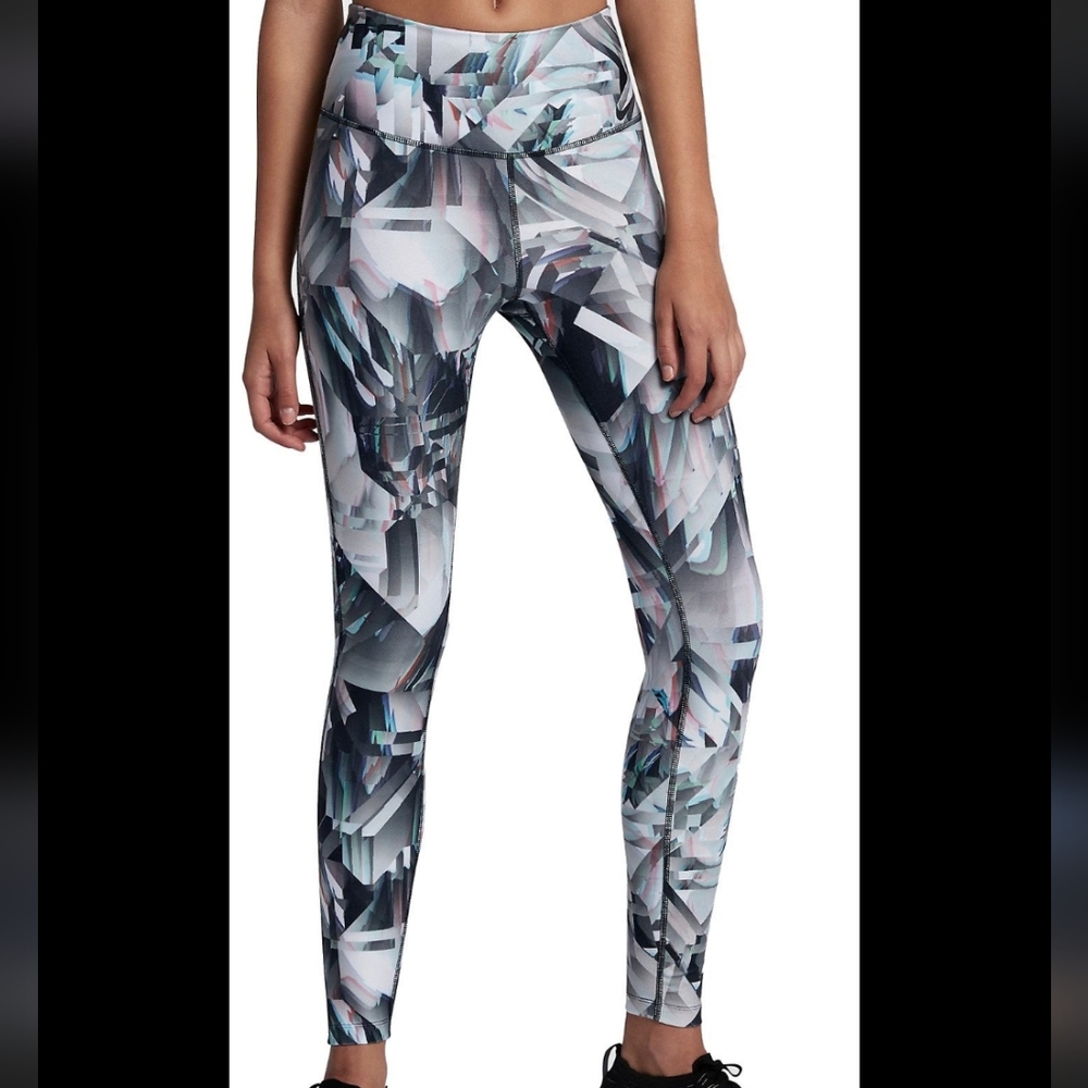 Nike Geometric Print Leggings in Black, White, Gray